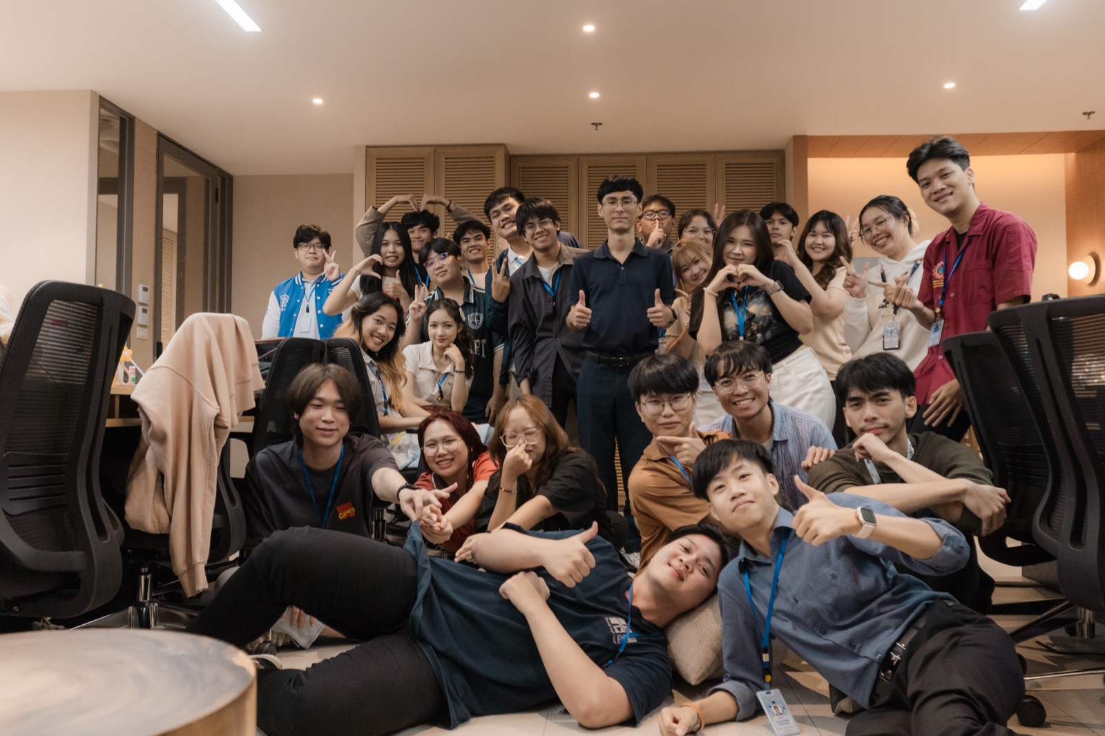 ภาพทีมและผู้ฝึกงานร่วมกันในบรรยากาศที่เป็นกันเองและจริงใจ